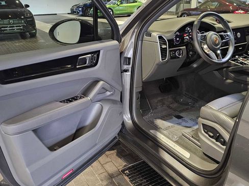 Used 2023 Porsche Cayenne image 21