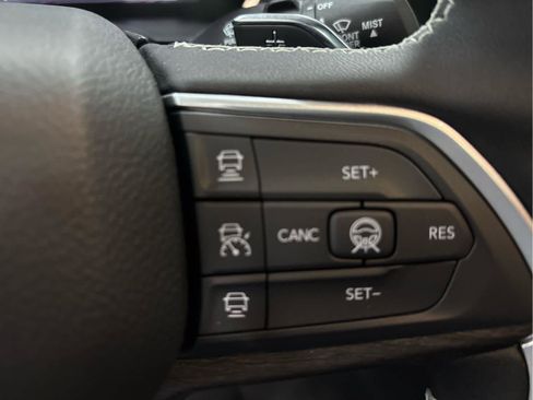 New 2026 Jeep Grand Cherokee L Limited w/ Luxury Tech Group II image 18