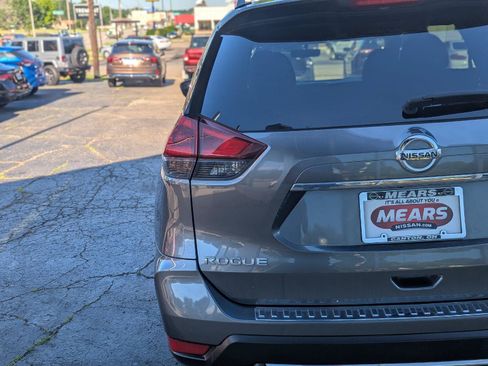 Used 2018 Nissan Rogue SV w/ Sun & Sound Touring Package AWD/4WD image 38