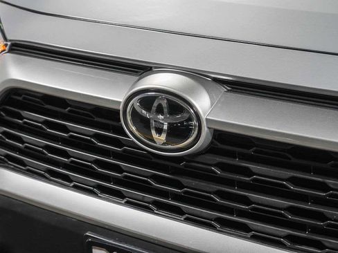 Used 2021 Toyota RAV4 XLE image 9