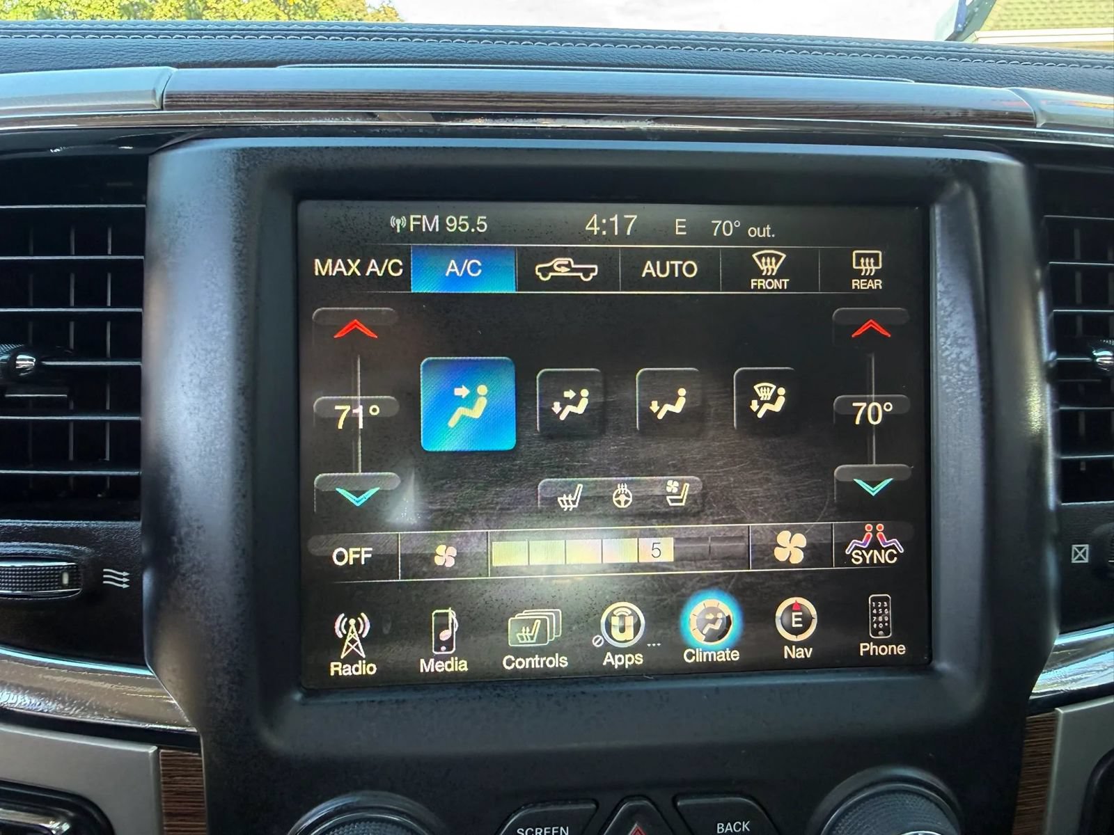 Used 2016 RAM 1500 Laramie w/ Convenience Group AWD/4WD image 25