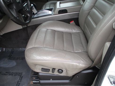 Used 2004 HUMMER H2 w/ Preferred Equipment Group image 5