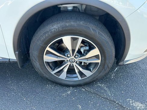 Used 2022 Nissan Murano SV FWD image 2