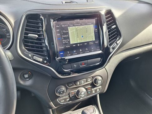 Used 2019 Jeep Cherokee Limited image 12