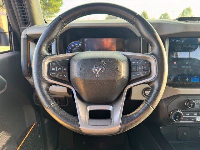 Used 2022 Ford Bronco Badlands w/ Sasquatch Package AWD/4WD image 13