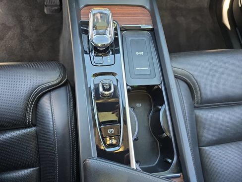 Used 2023 Volvo XC60 B5 Ultimate FWD image 28
