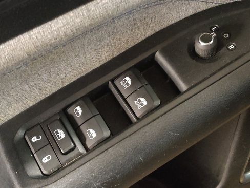 Used 2022 Jeep Compass Latitude FWD image 27