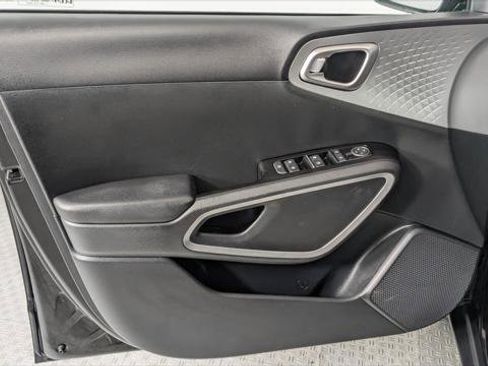 Used 2023 Kia Soul LX image 10