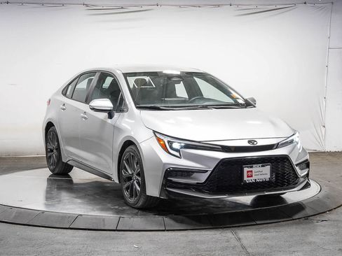 Certified 2025 Toyota Corolla SE FWD image 6