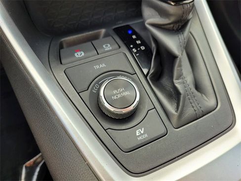 Used 2024 Toyota RAV4 SE image 28