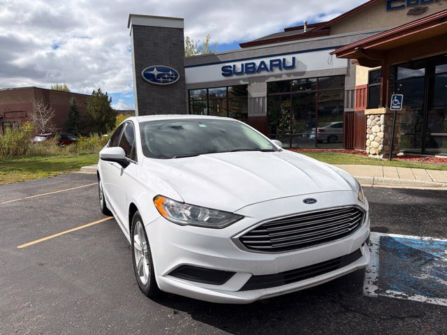 Used 2018 Ford Fusion SE w/ Fusion SE Technology Package FWD image 2