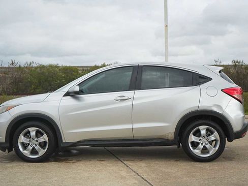 Used 2016 Honda HR-V LX image 3