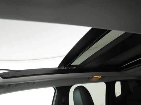 Certified 2020 Jeep Renegade Limited w/ Safety and Security Group image 20