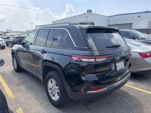 Used 2023 Jeep Grand Cherokee Laredo RWD image 6