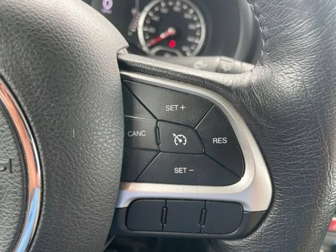 Used 2015 Jeep Renegade Latitude w/ Popular Equipment Group FWD image 14