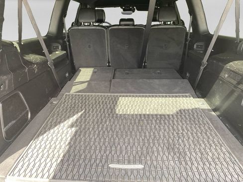 Used 2024 Jeep Wagoneer L Series II w/ Flexible Seating Group RWD image 28