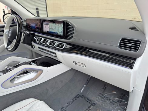Used 2024 Mercedes-Benz Maybach GLS 600 4MATIC image 15