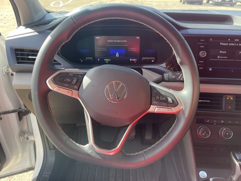Used 2022 Volkswagen Taos SE FWD image 14