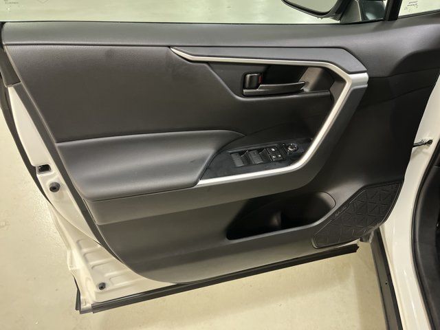 Used 2025 Toyota RAV4 LE FWD image 15