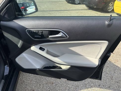 Used 2017 Mercedes-Benz GLA 250 4MATIC image 23
