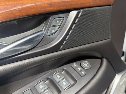 Used 2019 Cadillac Escalade Premium Luxury AWD/4WD image 15