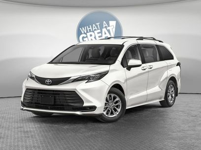 New 2026 Toyota Sienna LE