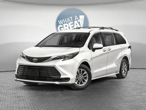 New 2026 Toyota Sienna LE FWD image 1