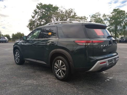 Certified 2025 Nissan Pathfinder SL FWD image 6