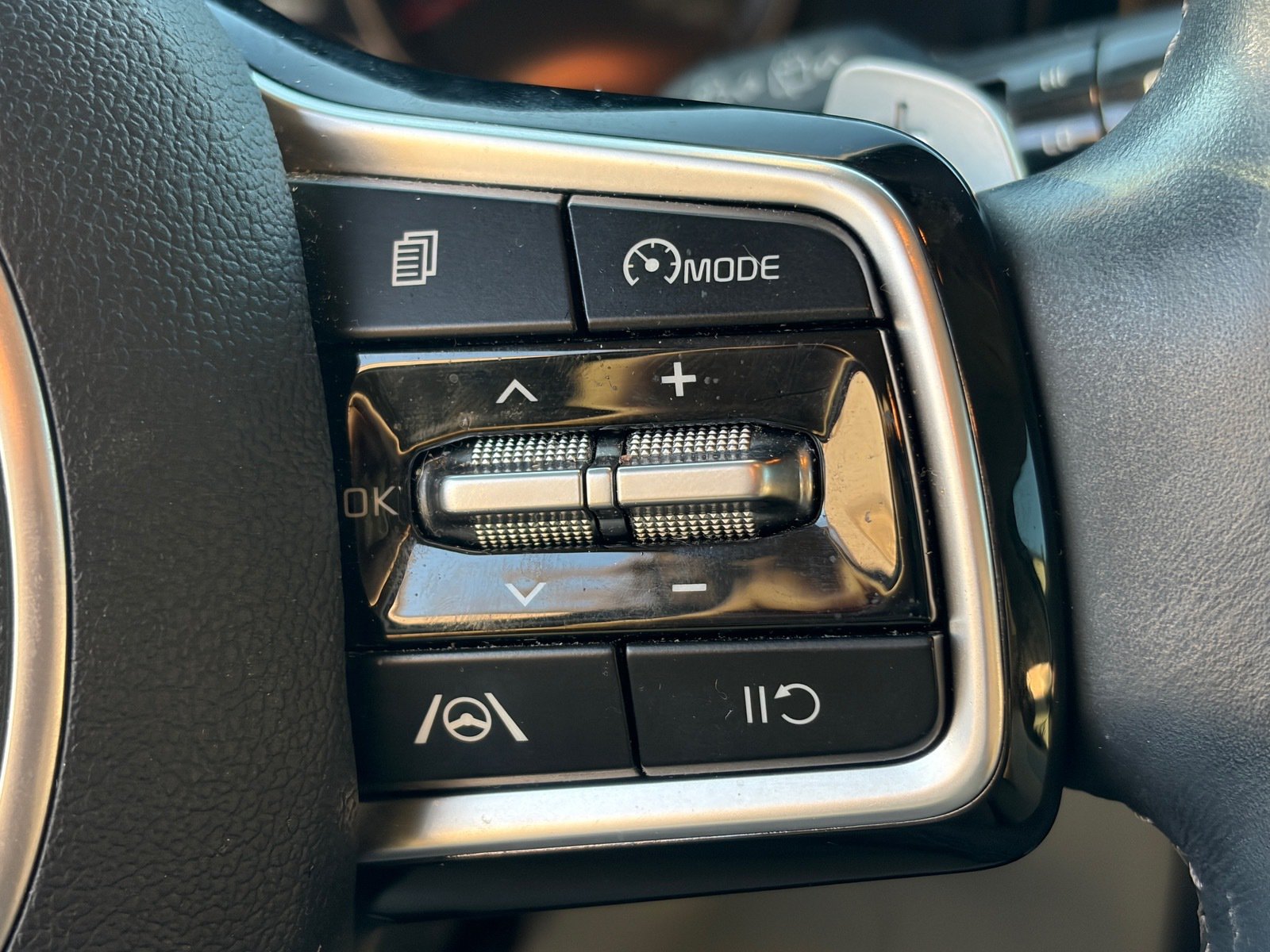Certified 2022 Kia Sorento S FWD image 12