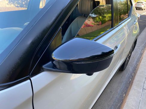 Used 2021 Nissan Kicks SR FWD image 11
