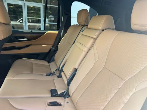 Used 2025 Lexus LX 600 4WD w/ Accessory Package (2T) image 5