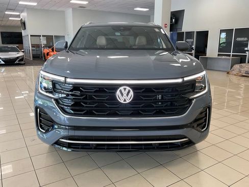 Used 2024 Volkswagen Atlas Cross Sport SEL R-Line AWD/4WD image 2