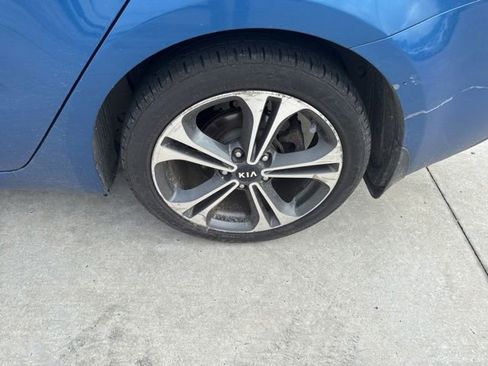Used 2014 Kia Forte EX w/ Premium Package FWD image 4