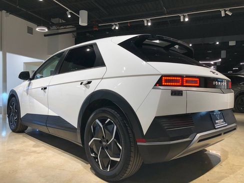 Used 2024 Hyundai Ioniq 5 SEL image 18