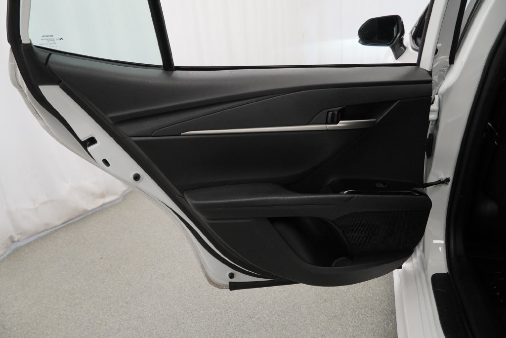 Used 2025 Toyota Camry SE FWD image 40