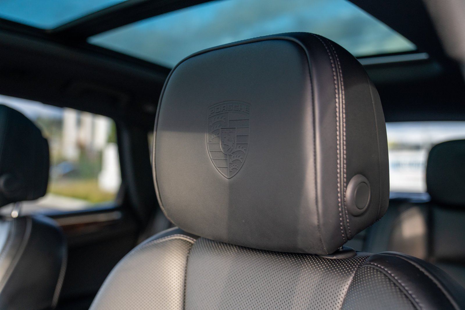 Certified 2026 Porsche Macan AWD/4WD image 13