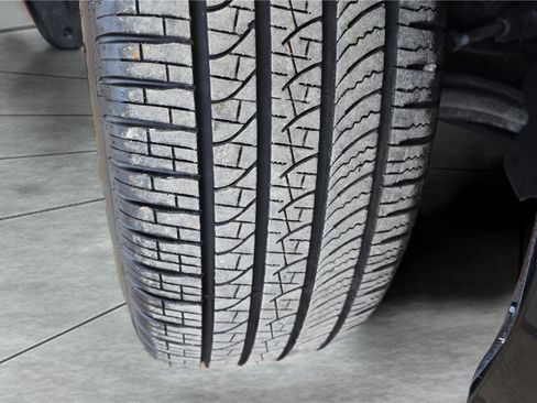 Used 2026 Chrysler Pacifica Limited image 32