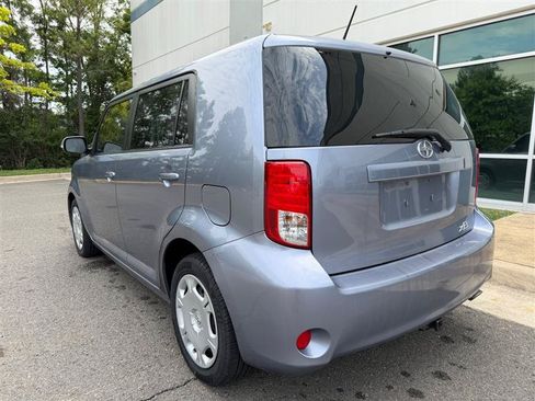 Used 2011 Scion xB FWD image 10