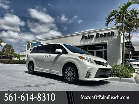 Used 2020 Toyota Sienna XLE w/ XLE Navigation Package FWD image 1