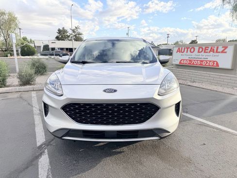 Used 2020 Ford Escape SE image 2