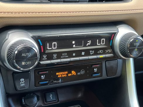 Used 2021 Toyota RAV4 Limited image 24