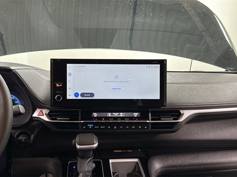 Certified 2025 Toyota Sienna Limited image 10