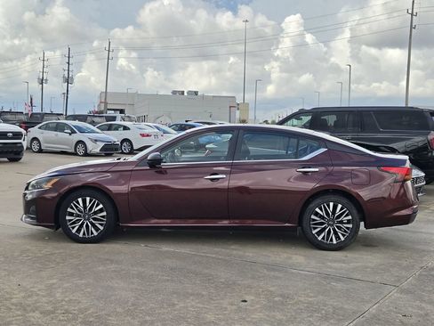Used 2025 Nissan Altima 2.5 SV FWD image 6