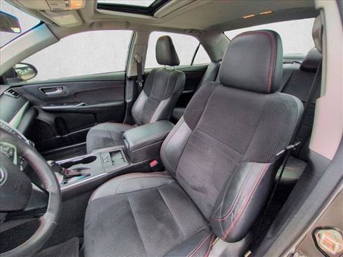 Used 2017 Toyota Camry XSE w/ Moonroof Package FWD image 15