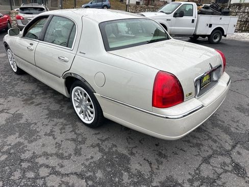 Used 2007 Lincoln Town Car Signature RWD image 17