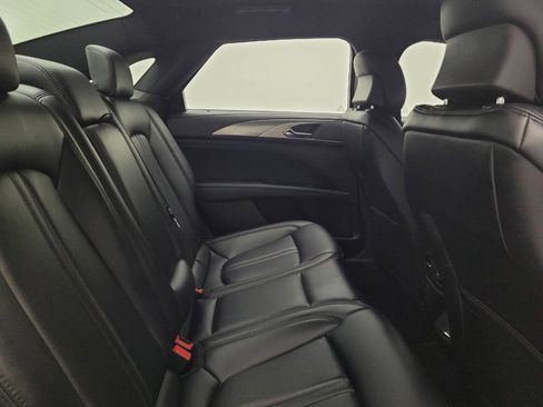 Used 2019 Lincoln MKZ Premiere image 19