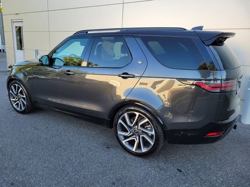 Used 2024 Land Rover Discovery Dynamic SE image 3