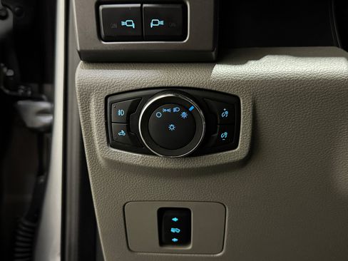 Used 2020 Ford F250 XLT w/ XLT Premium Package image 7