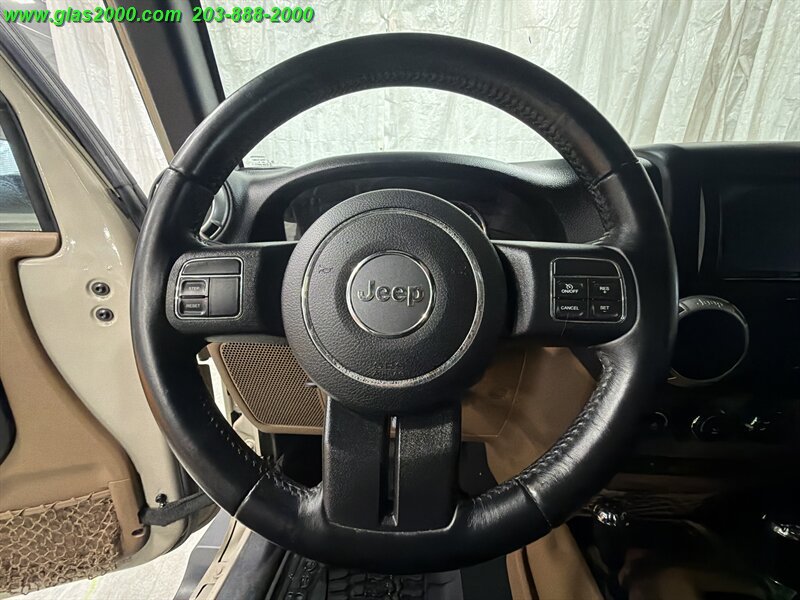 Used 2017 Jeep Wrangler Unlimited Sahara AWD/4WD image 4