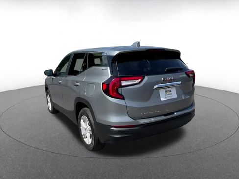 Used 2024 GMC Terrain SLE image 11